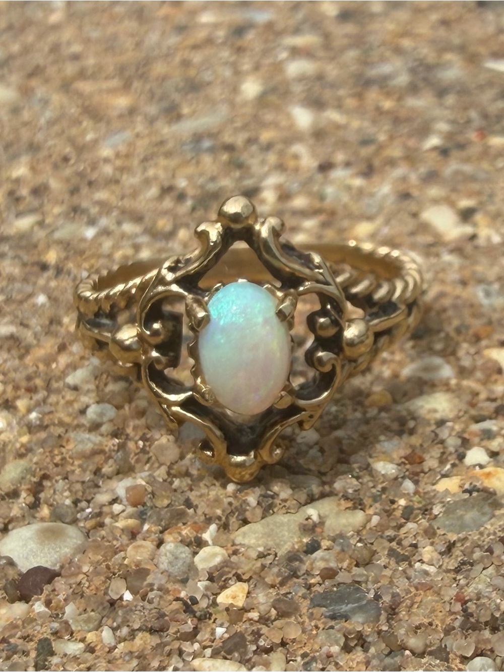 Vintage 14k Yellow Gold Opal Ring
